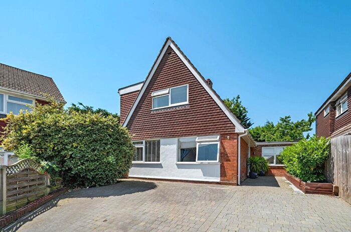 4 Bedroom Detached House To Rent In Willow Way, Farnham, Surrey, GU9