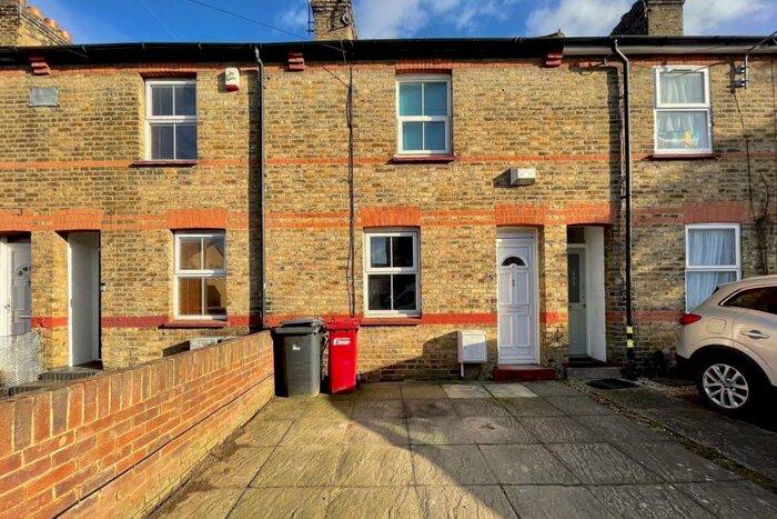 2 Bedroom Cottage To Rent In Close To Station, SL1