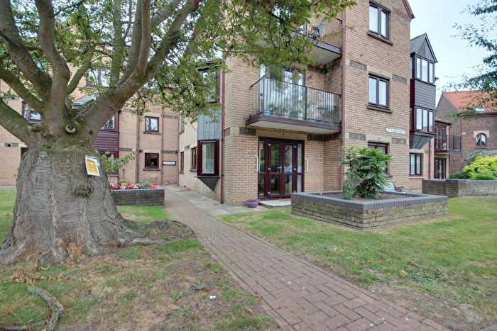 2 Bedroom Flat For Sale In St. Ellens Court, Beverley, HU17