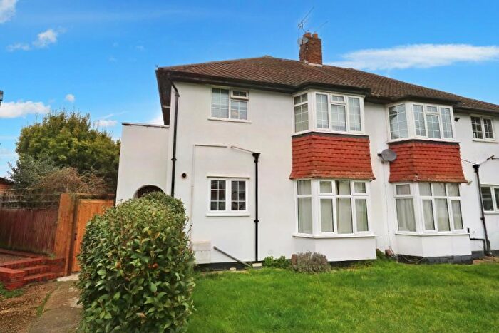 2 Bedroom Maisonette To Rent In Grove Close, Kingston Upon Thames, KT1