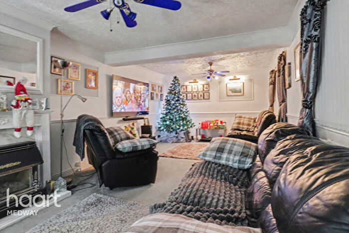 5 Bedroom Semi Detached House For Sale In Hughes Drive, Rochester, ME2