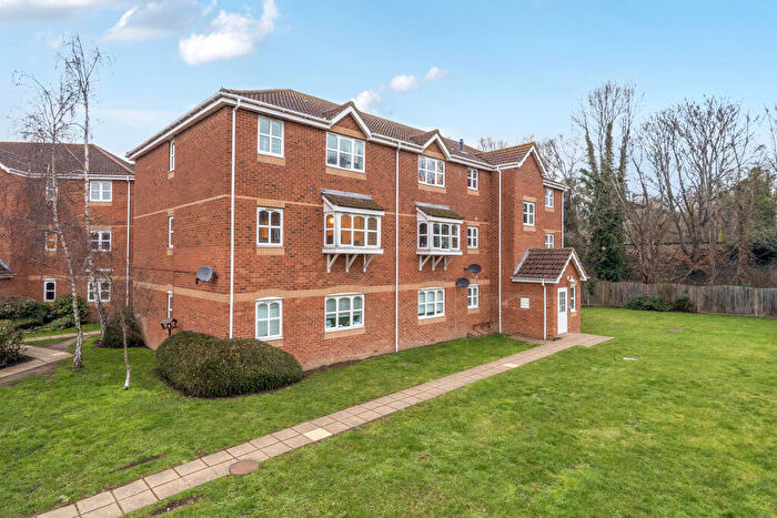2 Bedroom Flat For Sale In Woodfield Road, Thames Ditton, KT7