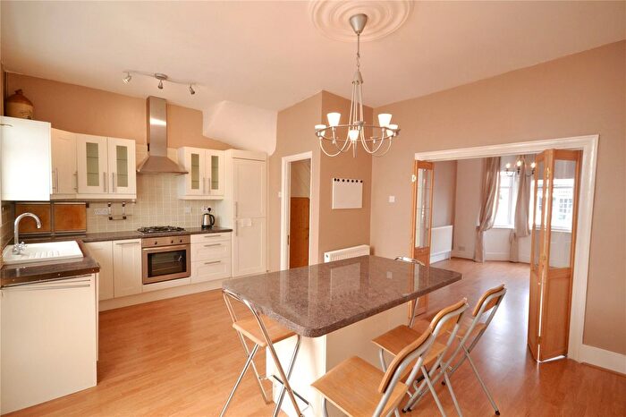 3 Bedroom Terraced House To Rent In Lewis Gardens, East Finchley, London, N2