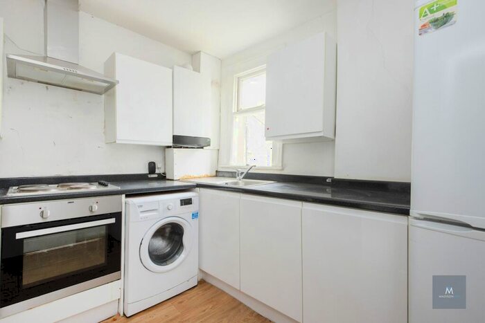 4 Bedroom Apartment To Rent In Leslie Road, London, E11