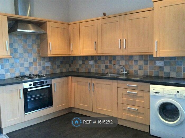 2 Bedroom Flat To Rent In Snydale Road, Cudworth, Barnsley, S72