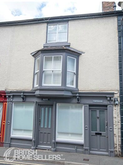 2 Bedroom Town House For Sale In Bridge Street, Llangollen, Denbighshire, LL20