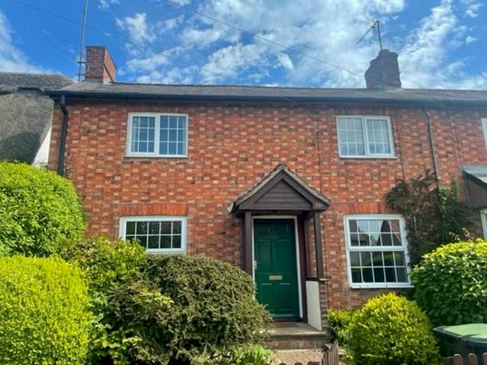 2 Bedroom Cottage To Rent In High Street, Riseley, MK44