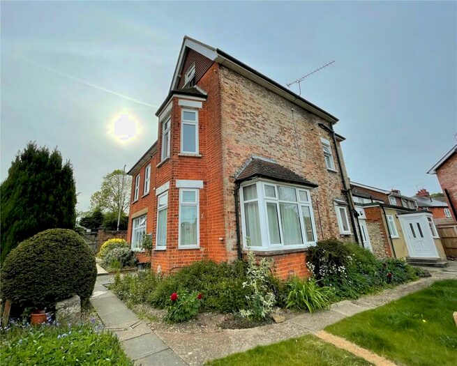 1 Bedroom Apartment To Rent In Farnborough Road, Farnham, Surrey, GU9