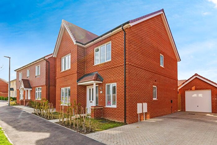 4 Bedroom Detached House For Sale In Daisy Drive, Hailsham, BN27