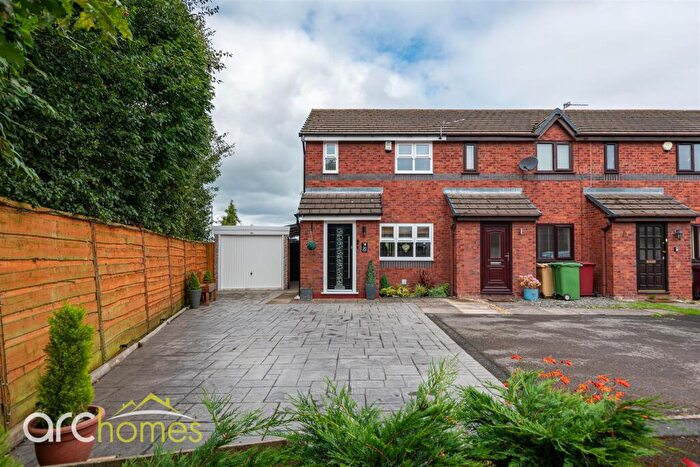2 Bedroom End Of Terrace House For Sale In Templeton Close, Westhoughton, Bolton, BL5