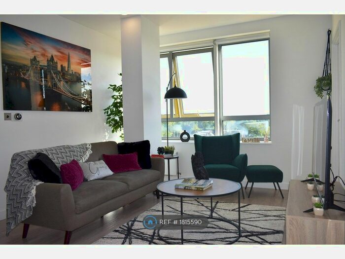 2 Bedroom Flat To Rent In Market Street, Bracknell, RG12