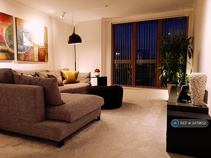 2 Bedroom Flat To Rent In Admiral Court, Leeds, LS10