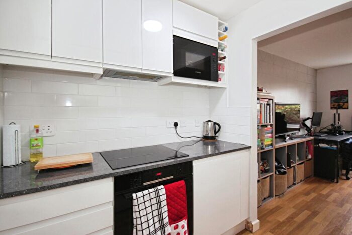 1 Bedroom Flat For Sale In Landor Road, Warwick, Warwickshire, CV34