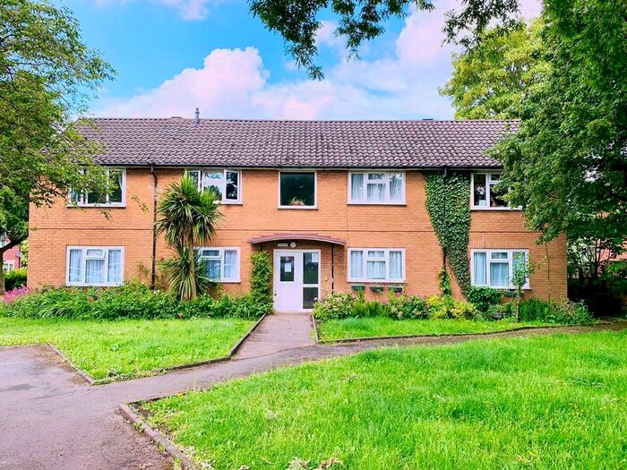 1 Bedroom Flat For Sale In Yew Tree Place, Romsley, Halesowen, B62