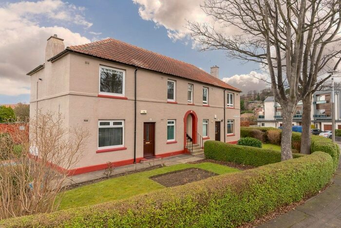 2 Bedroom Flat To Rent In / Saughton Gardens, Edinburgh, EH12