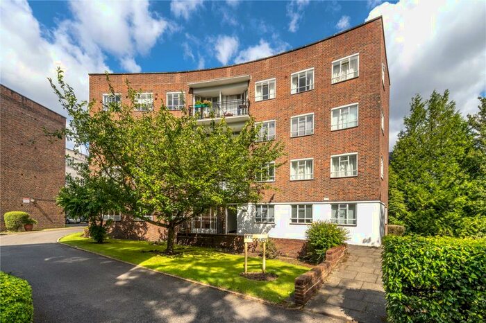 3 Bedroom Apartment To Rent In Peckham Rye, East Dulwich, London, SE22