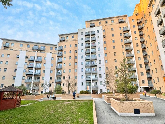 2 Bedroom Apartment For Sale In Elmwood Lane, Leeds, LS2