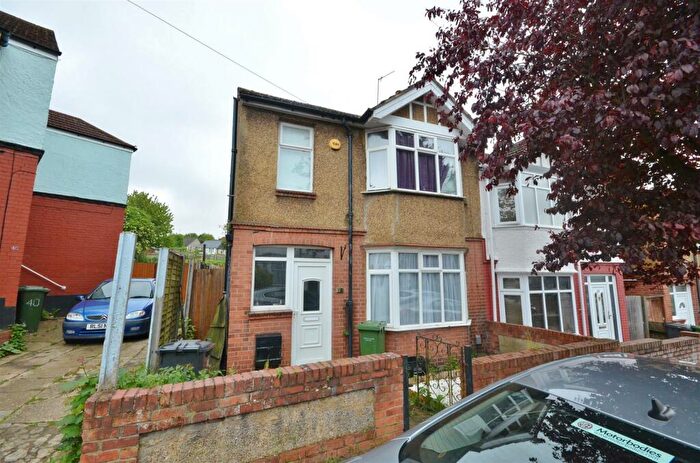 3 Bedroom Semi-Detached House To Rent In Colin Road, Luton, LU2