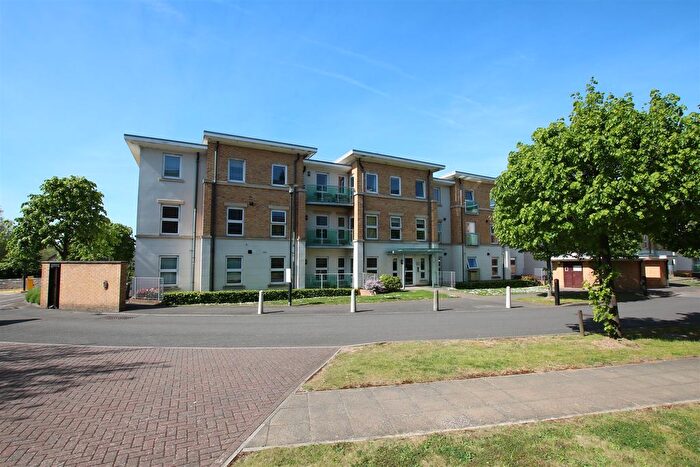 2 Bedroom Flat For Sale In Highbury Drive, Leatherhead, KT22