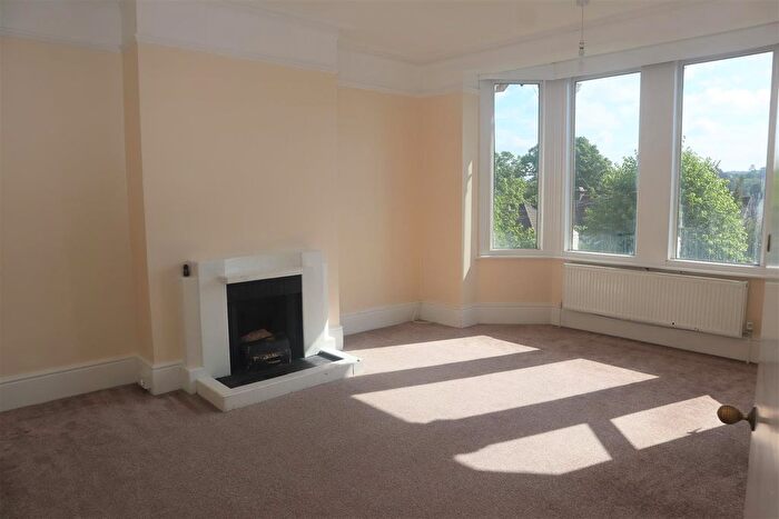 3 Bedroom Flat To Rent In Avondale Road, South Croydon, CR2