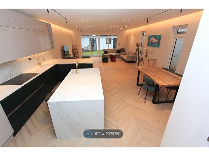 5 Bedroom Semi-Detached House To Rent In Cheyne Walk, London, NW4