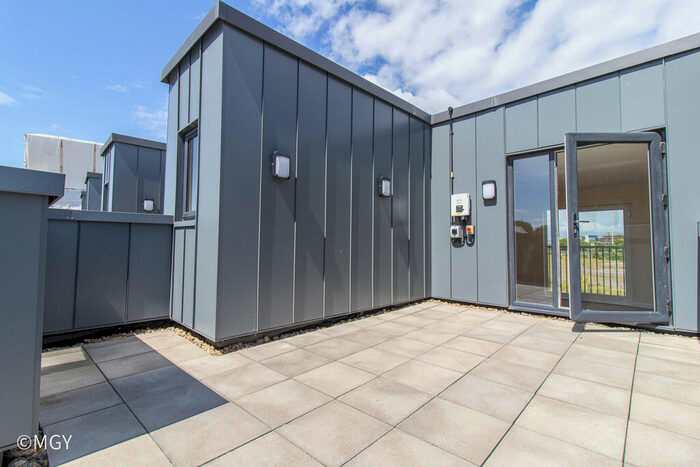 3 Bedroom Town House To Rent In Marina View, Watkiss Way, Cardiff Bay, CF11