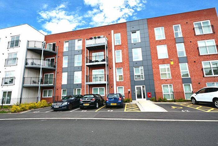 2 Bedroom Flat To Rent In Sheen Gardens, Heald Point, Manchester, M22