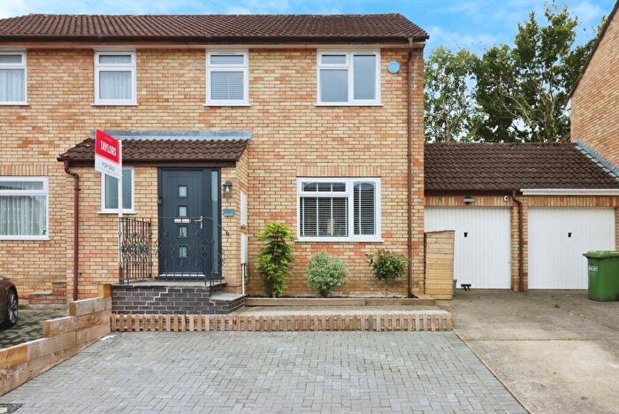 3 Bedroom Semi Detached House For Sale In Ashbourne Close, Bristol, Avon, BS30