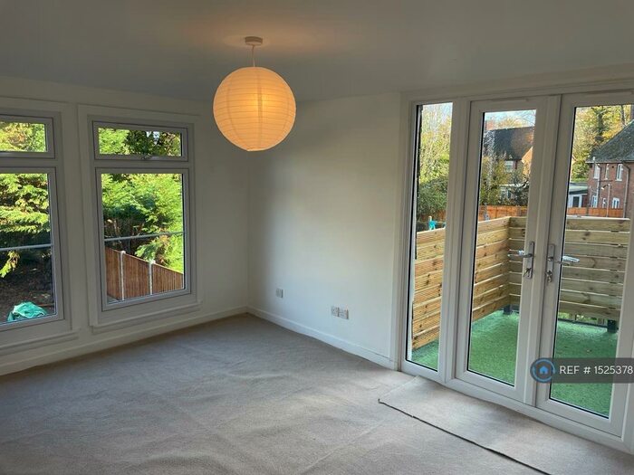 2 Bedroom Maisonette To Rent In Pyestock Crescent, Farnborough, GU14