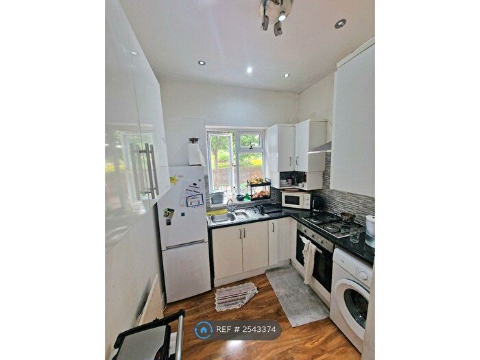 1 Bedroom Flat To Rent In Sutherland Grove, London, SW18