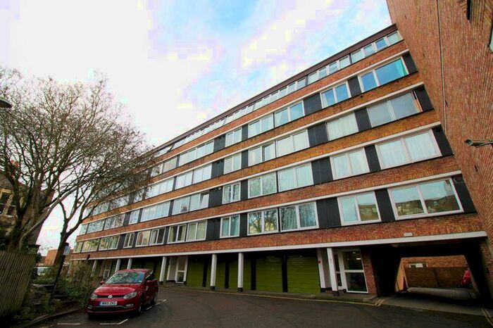 2 Bedroom Apartment To Rent In High Kingsdown, Kingsdown, BS2