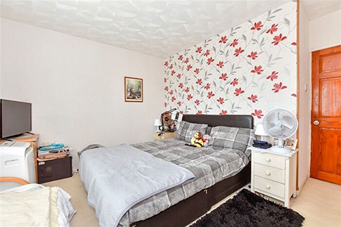 3 Bedroom Semi-detached House For Sale In Blakemere Crescent, Portsmouth, Hampshire, PO6