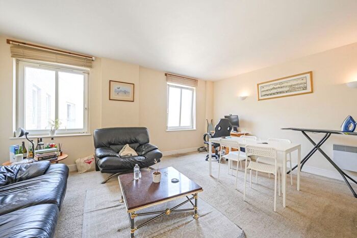 2 Bedroom Flat For Sale In Coke Street, Aldgate, London, E1
