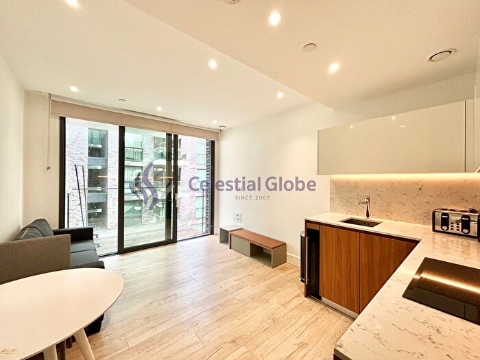 Studio To Rent In Piazza Walk, London, E1