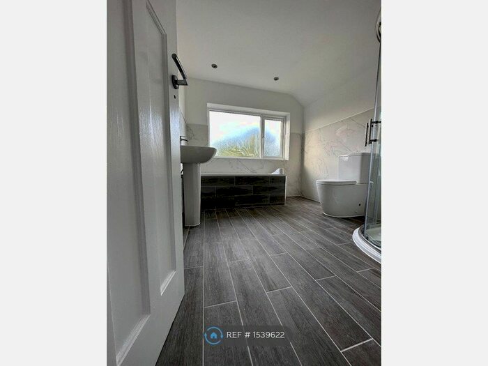 4 Bedroom Semi-Detached House To Rent In Green Street, Enfield, EN3