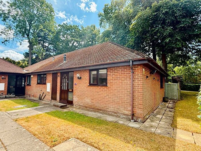 2 Bedroom Bungalow For Sale In Chalcraft Close, Henley-On-Thames, RG9