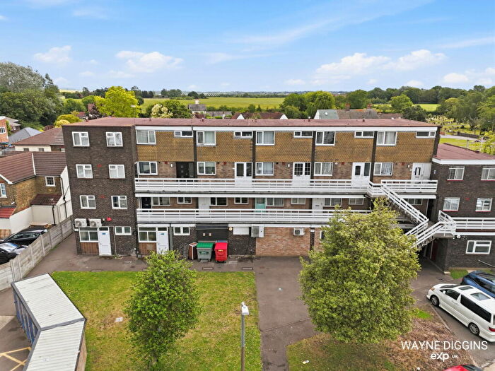 1 Bedroom Flat For Sale In Peartree Close, South Ockendon, RM15