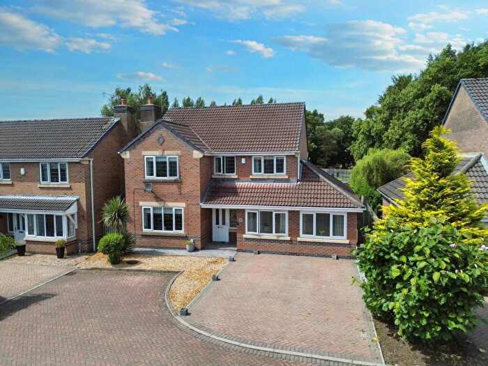 5 Bedroom Detached House For Sale In Castle Hey Close, Bury, BL9