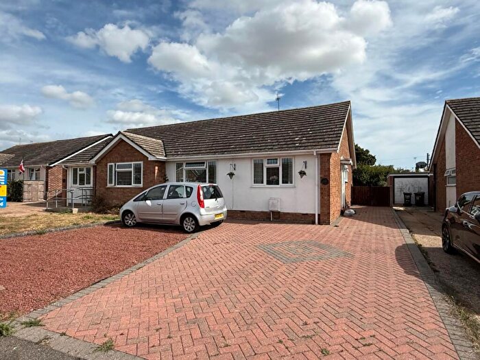 2 Bedroom Semi-Detached Bungalow For Sale In Woodside, Walton-on-the-naze, CO14