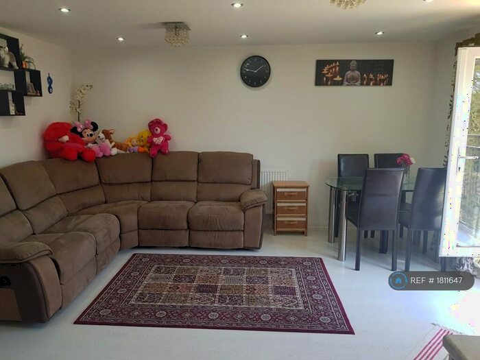 2 Bedroom Flat To Rent In Broadhurst Place, Basildon, SS14