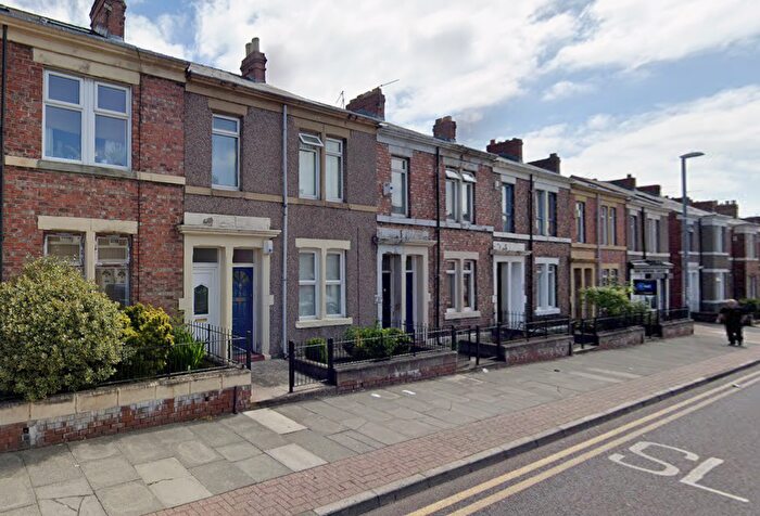 3 Bedroom Flat To Rent In Brinkburn Avenue, Gateshead, NE8