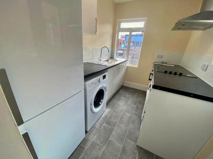 3 Bedroom Flat To Rent In The Broadway, Southall, UB1