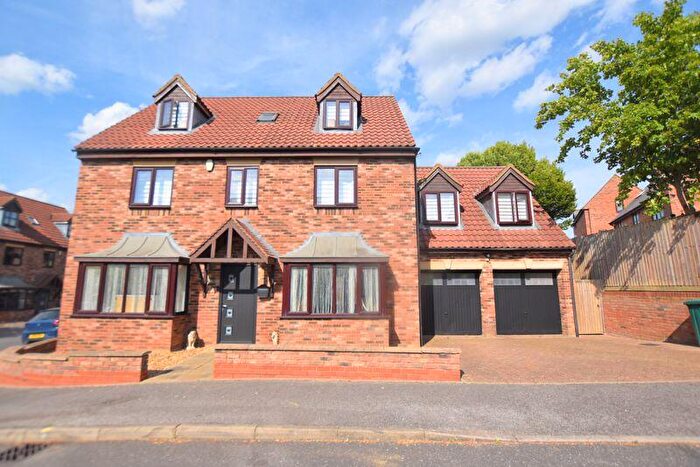 5 Bedroom Detached House For Sale In Wroxton Court, Westcroft, Milton Keynes, MK4