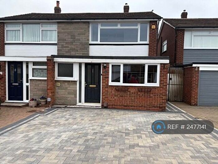 4 Bedroom Semi-Detached House To Rent In Oakdene, Cheshunt, Waltham Cross, EN8