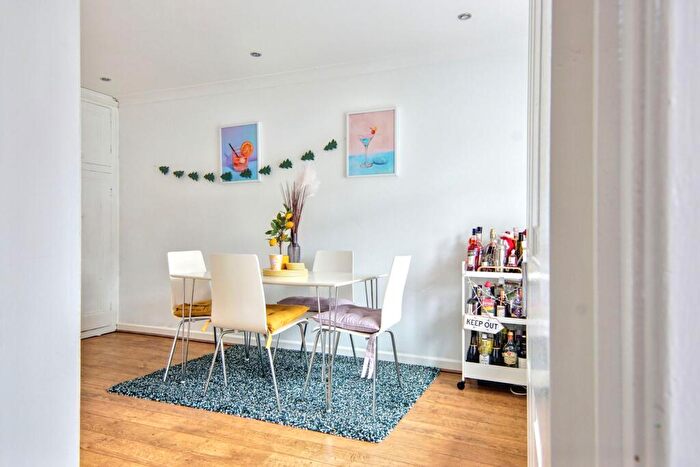4 Bedroom Detached House For Sale In Appledore Drive, Coventry, CV5