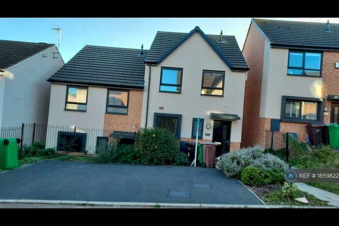 3 Bedroom Semi-Detached House To Rent In Pym Walk, Nottingham, NG3