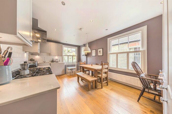 3 Bedroom Flat To Rent In Aslett Street, Earlsfield, London, SW18