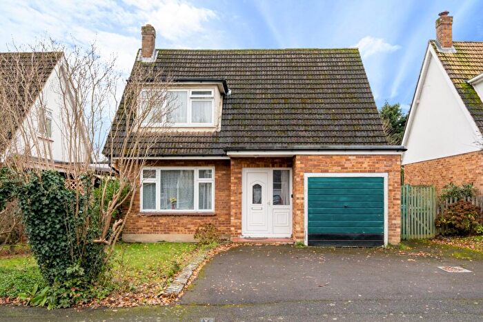 4 Bedroom Detached House For Sale In Coombe Drive, Rowtown, Surrey, KT15