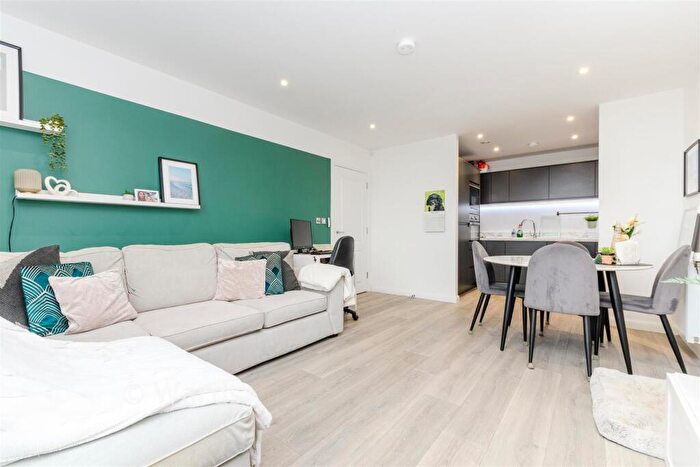 2 Bedroom Flat For Sale In Vauxhall Place, Dartford, Kent, DA1