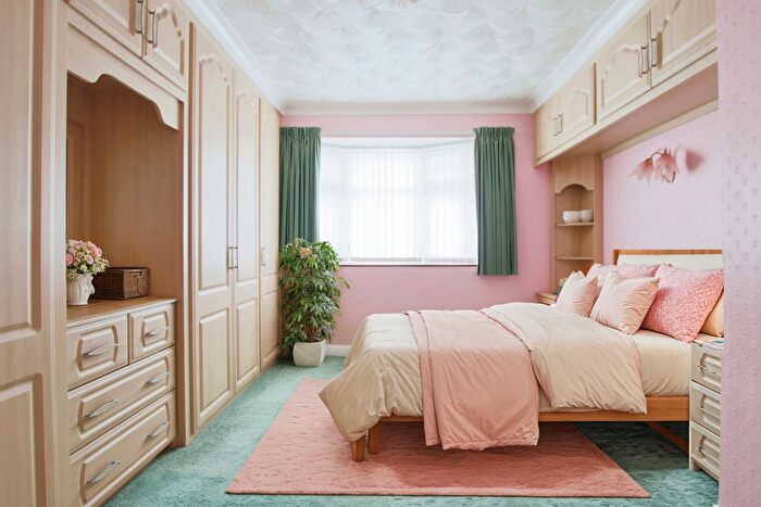 2 Bedroom Semi-Detached Bungalow For Sale In Norland Avenue, Hull, HU4